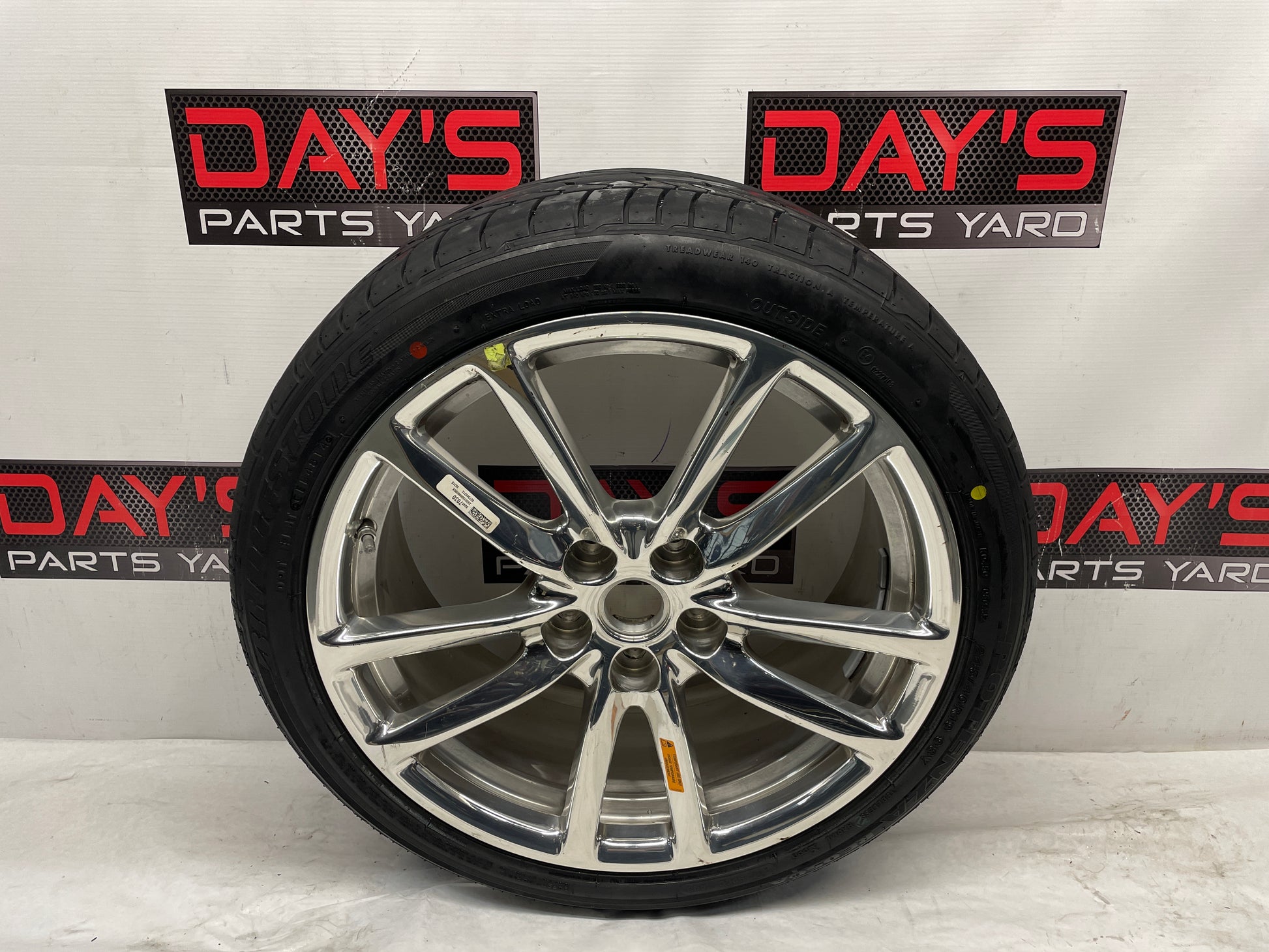2015 Chevy SS Sedan Factory OEM Front Wheel 19X8.5 & Tire - Day's Parts Yard