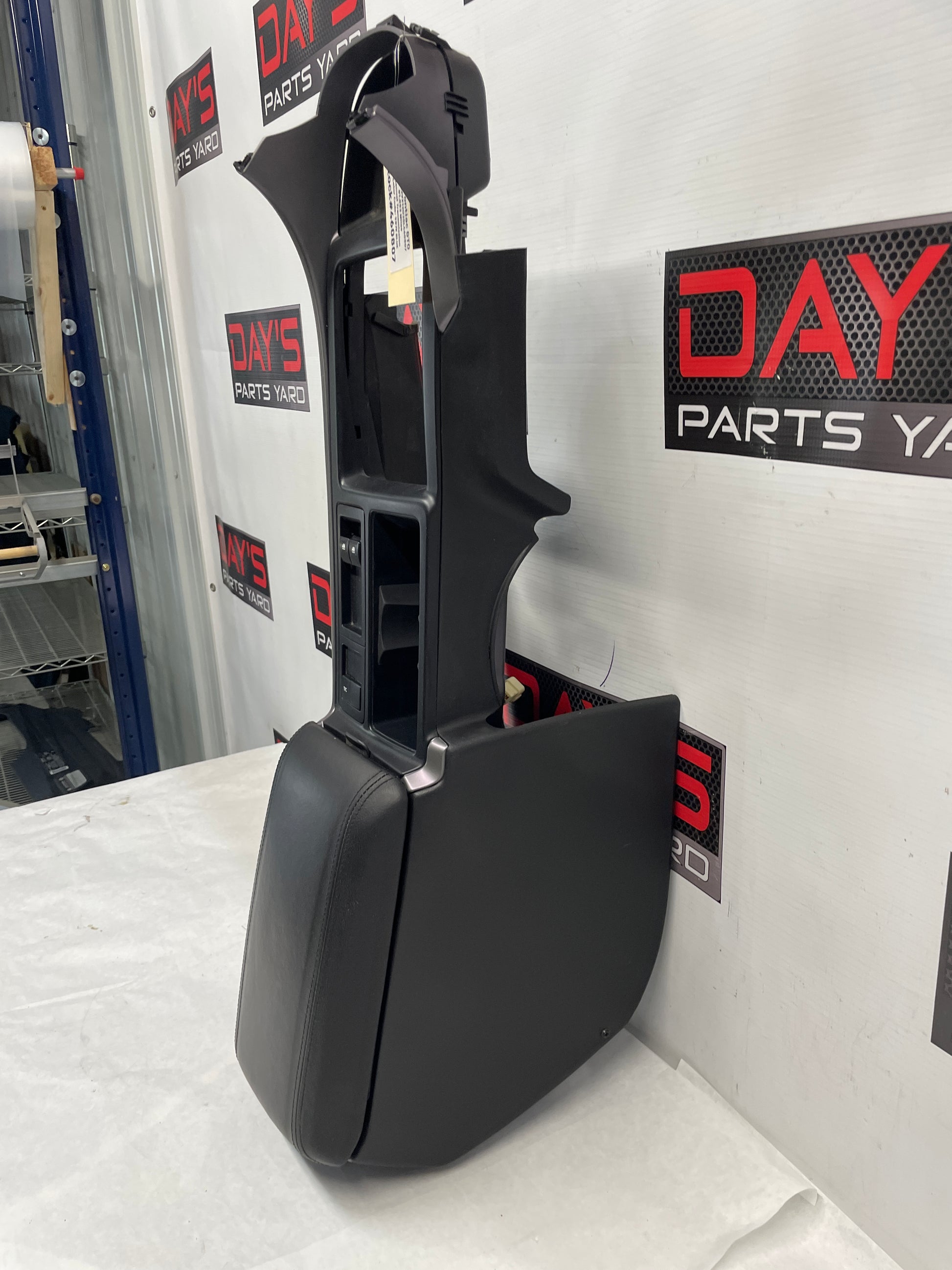 2005 Pontiac GTO Center Console Armrest OEM - Day's Parts Yard