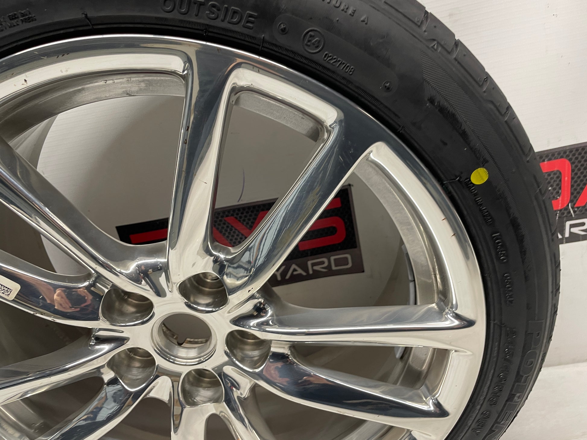 2015 Chevy SS Sedan Factory OEM Front Wheel 19X8.5 & Tire - Day's Parts Yard