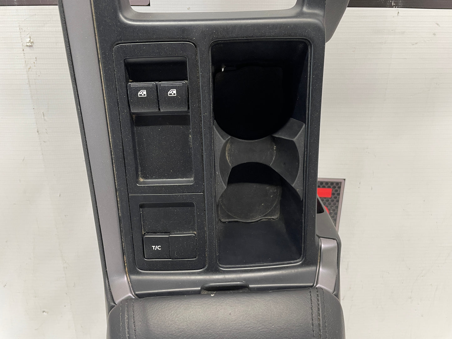 2005 Pontiac GTO Center Console Armrest OEM - Day's Parts Yard
