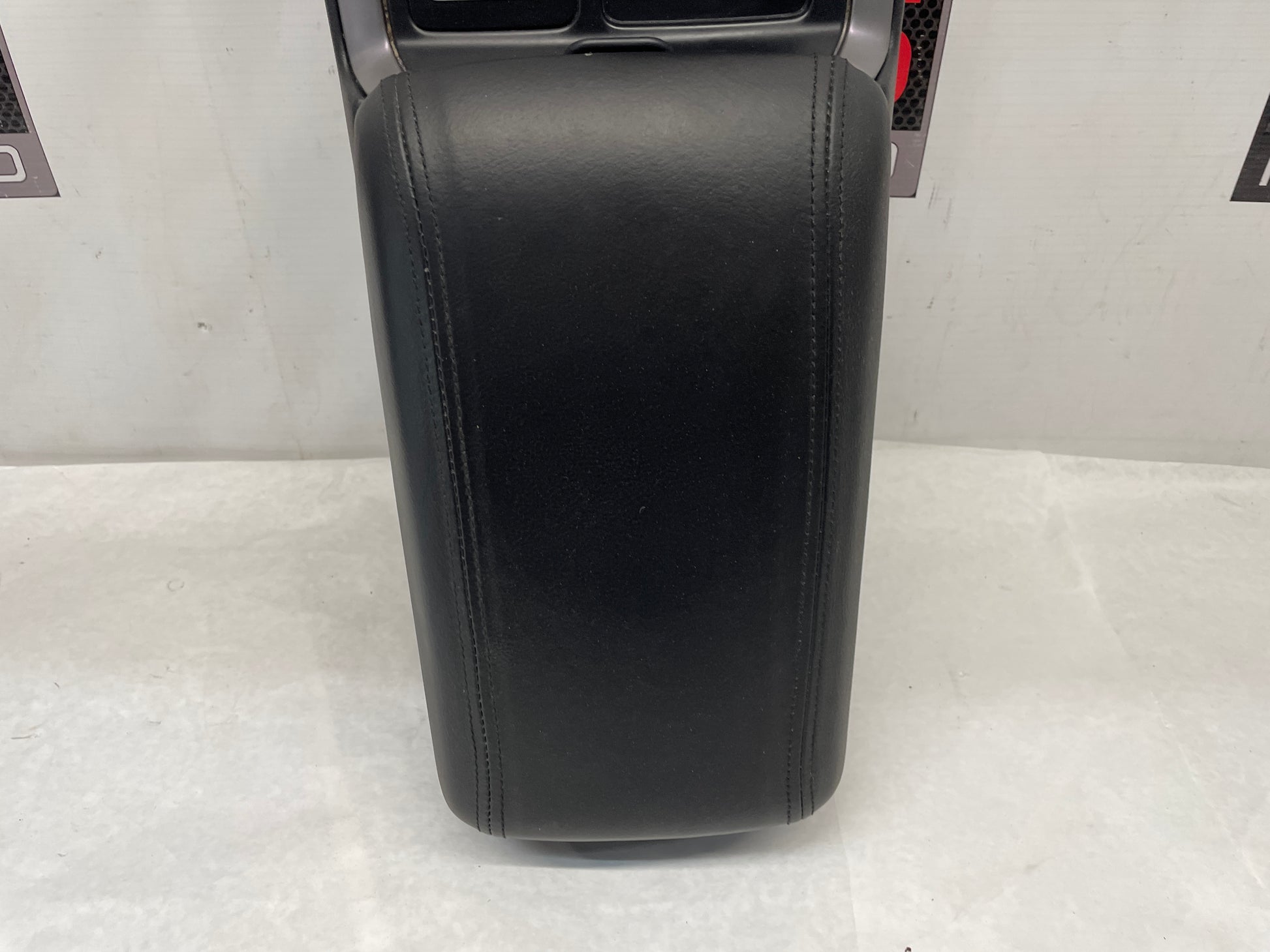 2005 Pontiac GTO Center Console Armrest OEM - Day's Parts Yard