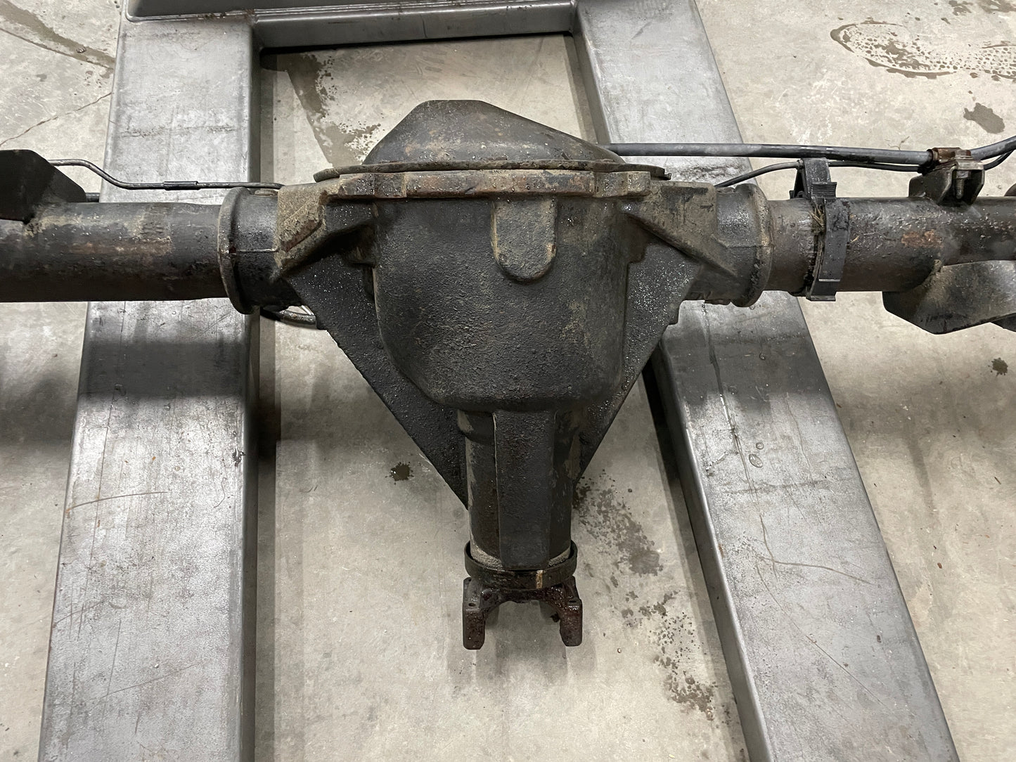 2005 Chevy Silverado K1500 Rear End Axle Carrier Differential 4.10 LSD OEM
