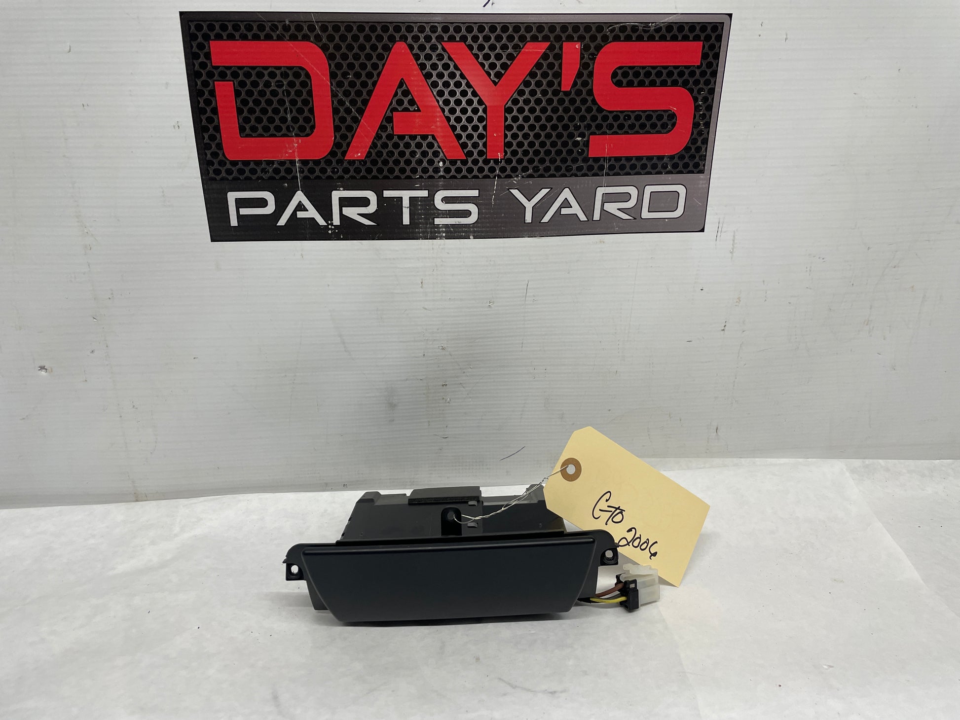 2006 Pontiac GTO Radio Ashtray Lower Compartment Smokers Package OEM - Day's Parts Yard
