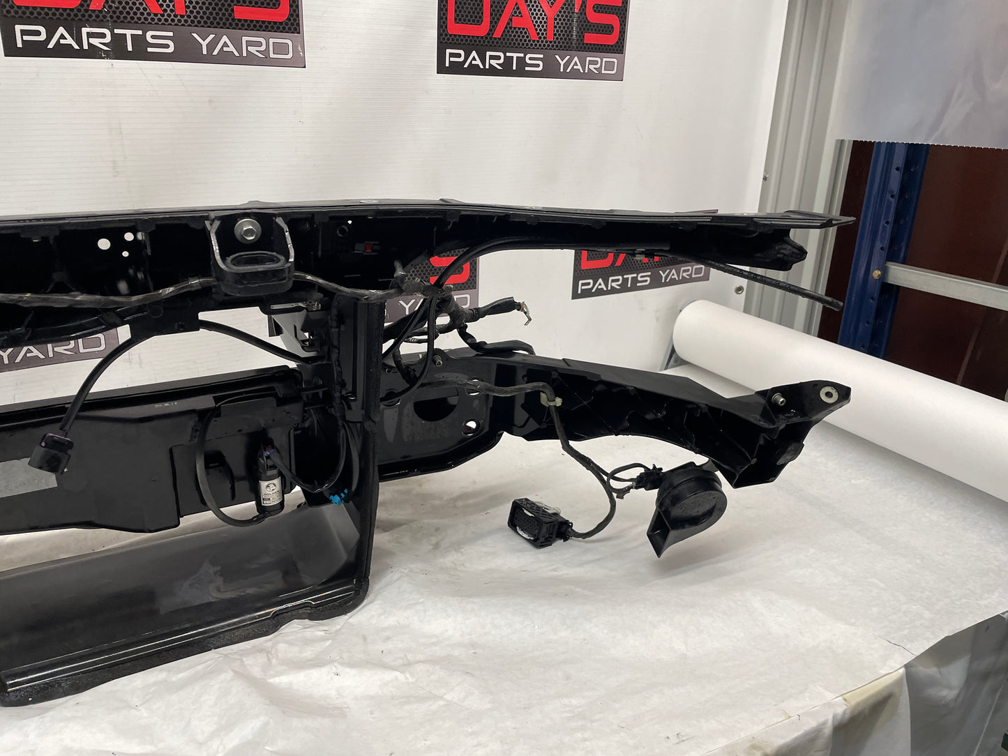 2015 Chevy SS Sedan  Front Radiator Core Support Bracket Brace Assembly OEM - Day's Parts Yard