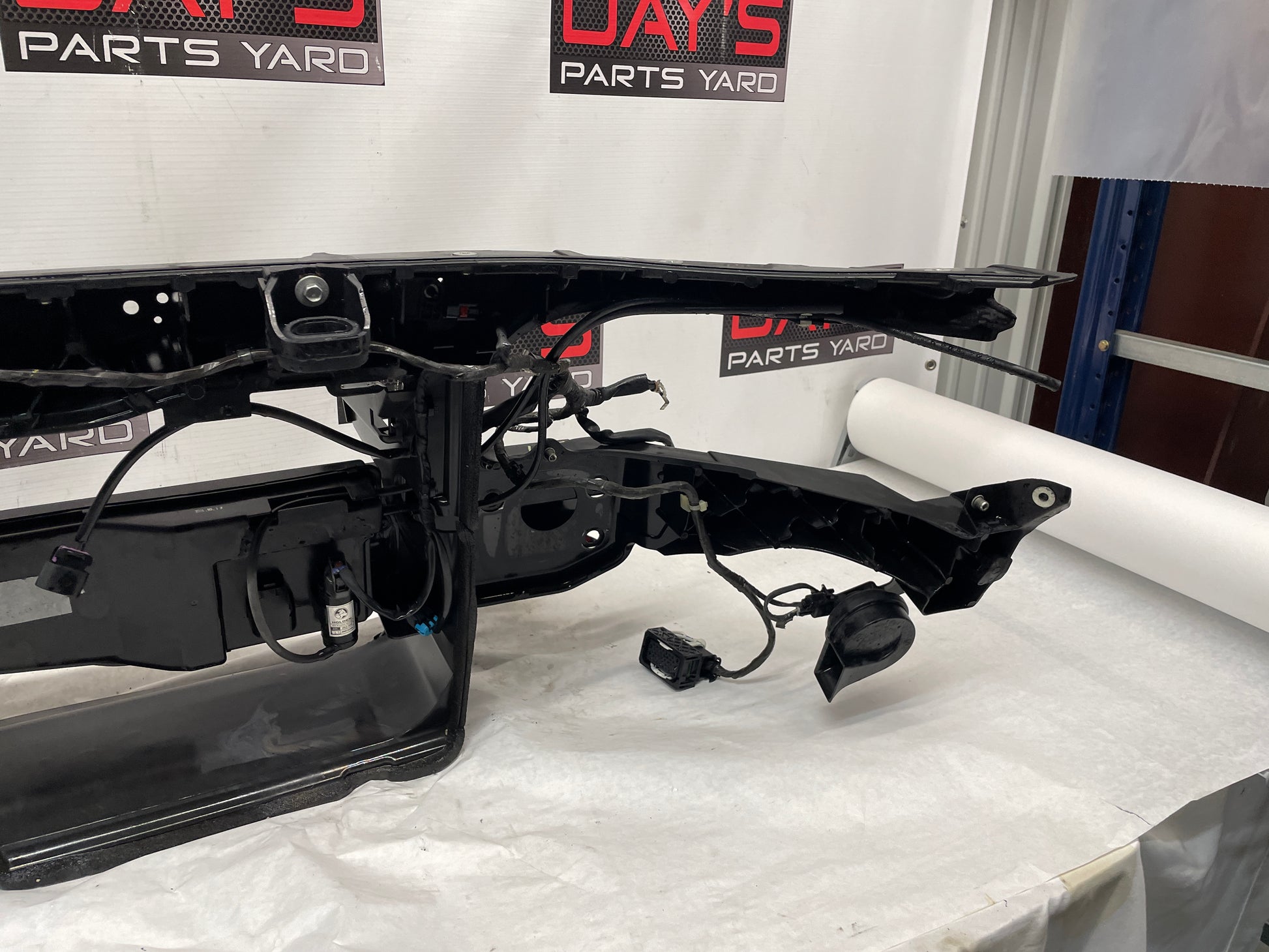 2015 Chevy SS Sedan  Front Radiator Core Support Bracket Brace Assembly OEM - Day's Parts Yard