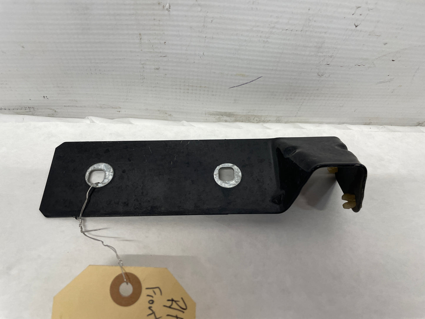 2004 Pontiac GTO RH Passenger Fender Side Skirt Rocker Molding Support Bracket OEM - Day's Parts Yard