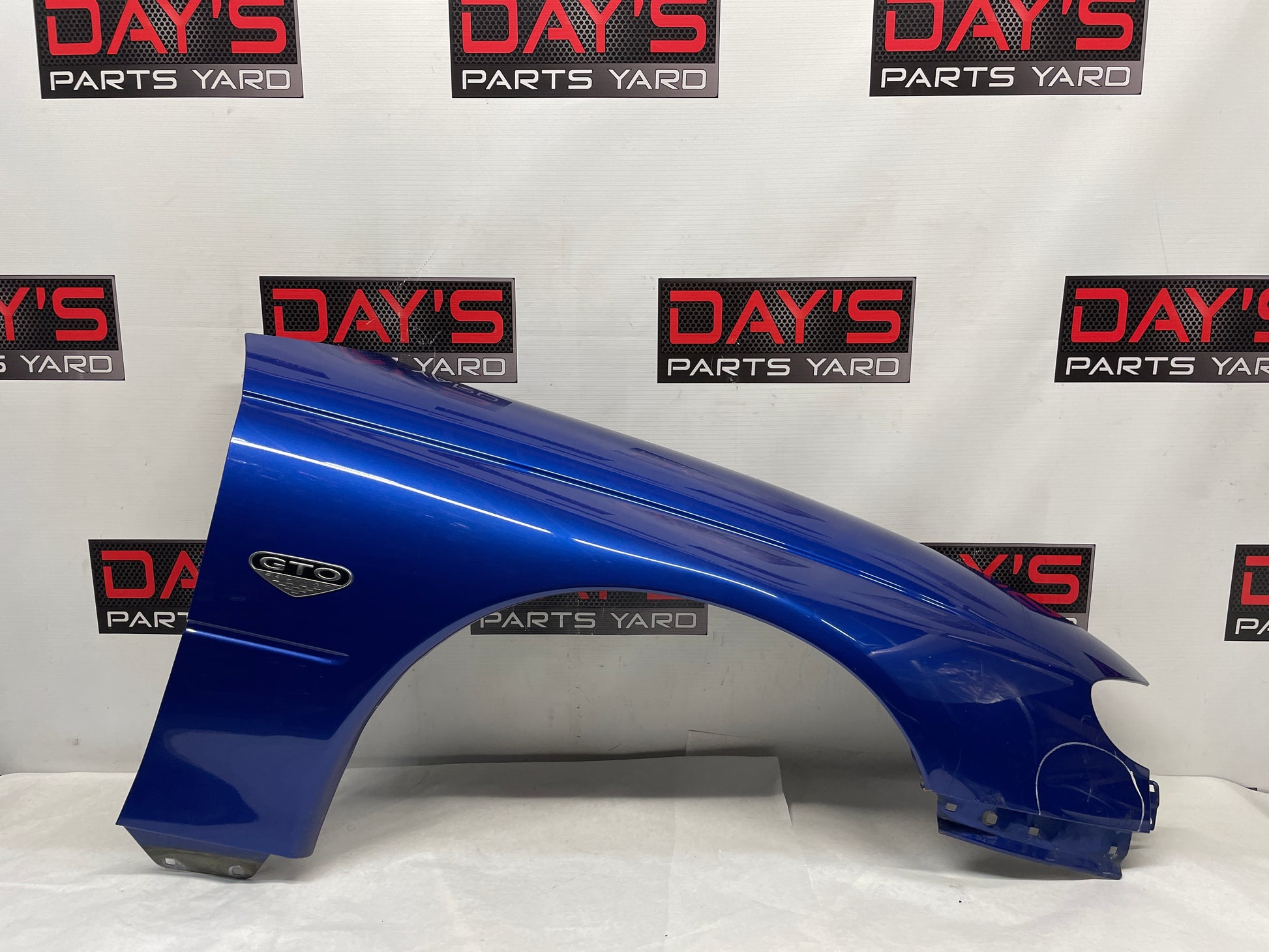 2005 Pontiac GTO RH Passenger Fender OEM DAMAGED LOCAL PICK UP ONLY - Day's Parts Yard
