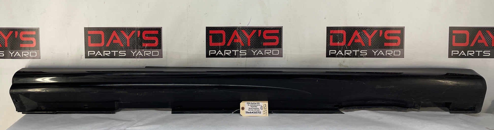 2004 Pontiac GTO RH Passenger Rocker Molding Side Skirt Panel Trim OEM - Day's Parts Yard