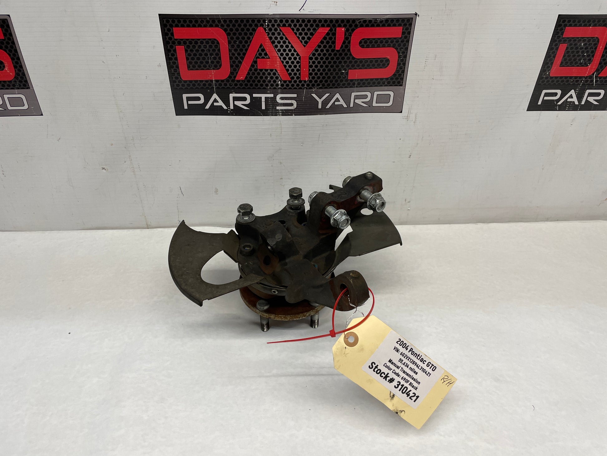 2004 Pontiac GTO RH Passenger Front Spindle Knuckle Hub Assembly OEM - Day's Parts Yard