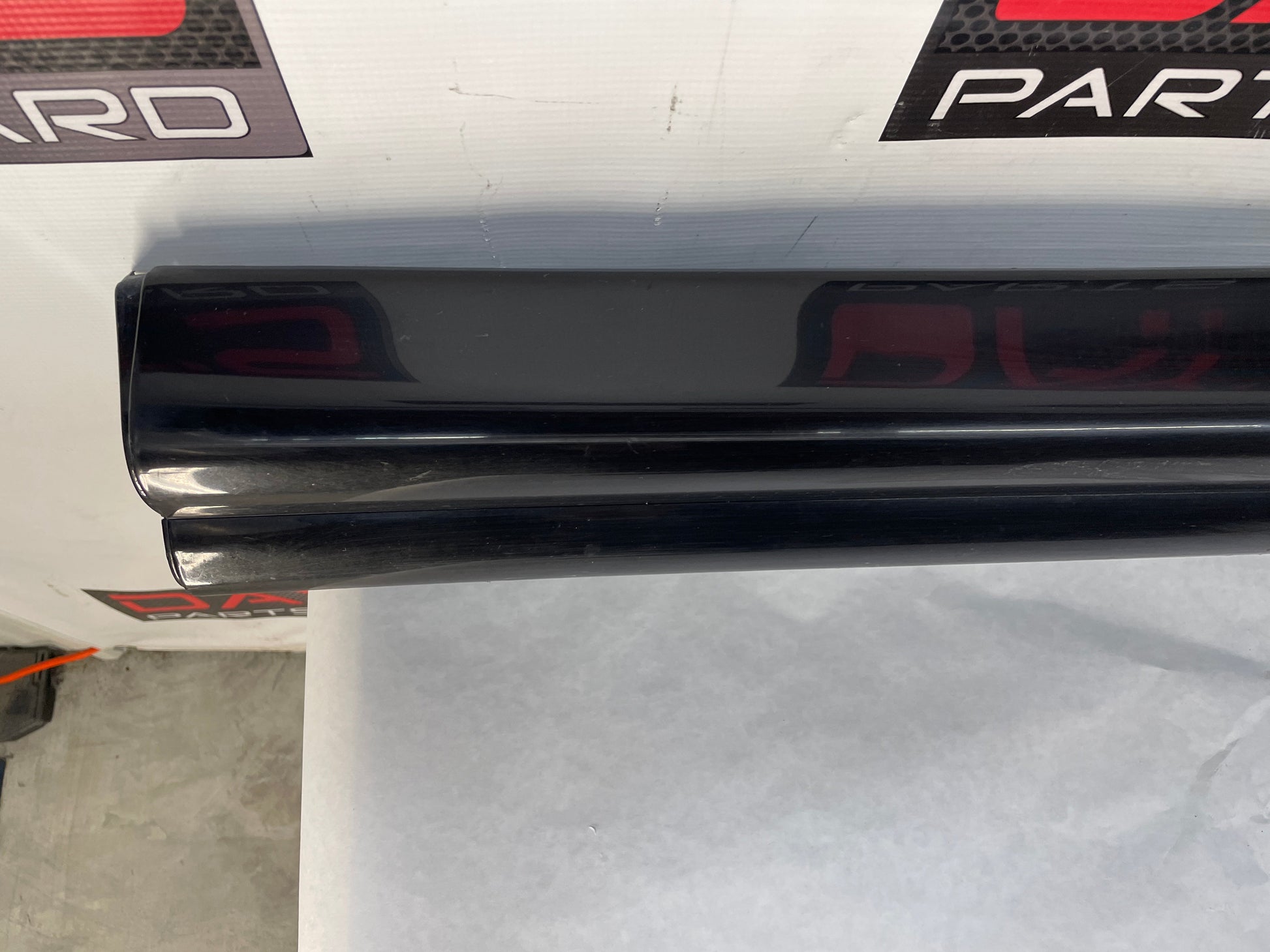 2004 Pontiac GTO RH Passenger Rocker Molding Side Skirt Panel Trim OEM - Day's Parts Yard