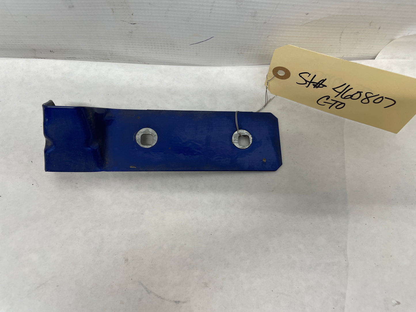 2005 Pontiac GTO RH Passenger Fender Side Skirt Rocker Molding Support Bracket OEM - Day's Parts Yard