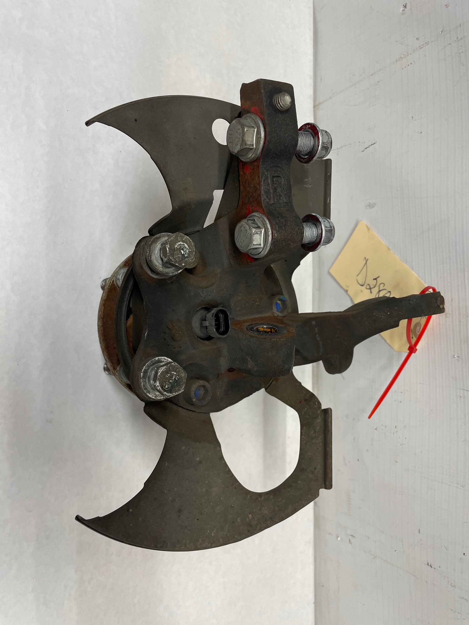 2004 Pontiac GTO RH Passenger Front Spindle Knuckle Hub Assembly OEM - Day's Parts Yard