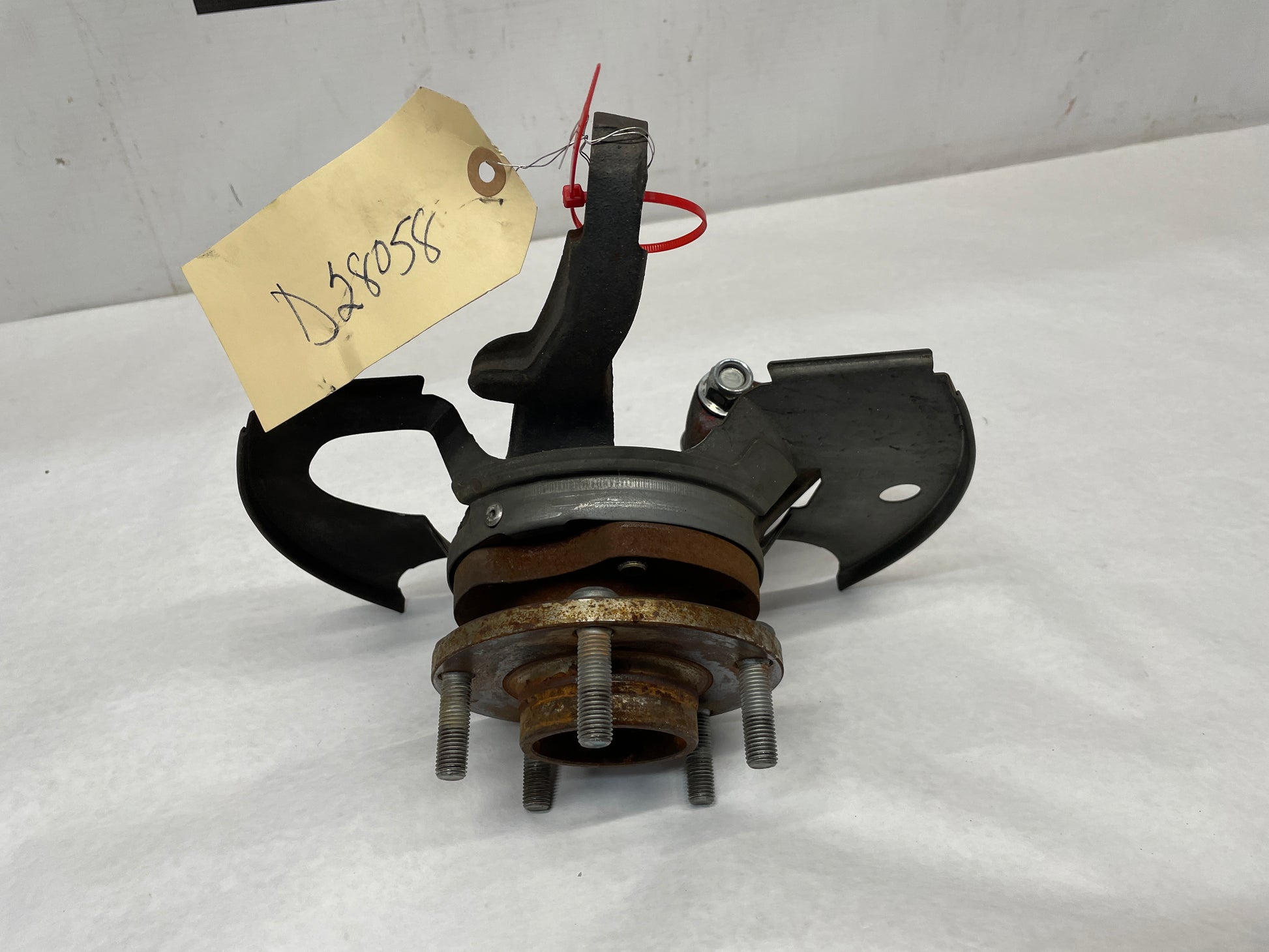 2004 Pontiac GTO RH Passenger Front Spindle Knuckle Hub Assembly OEM - Day's Parts Yard