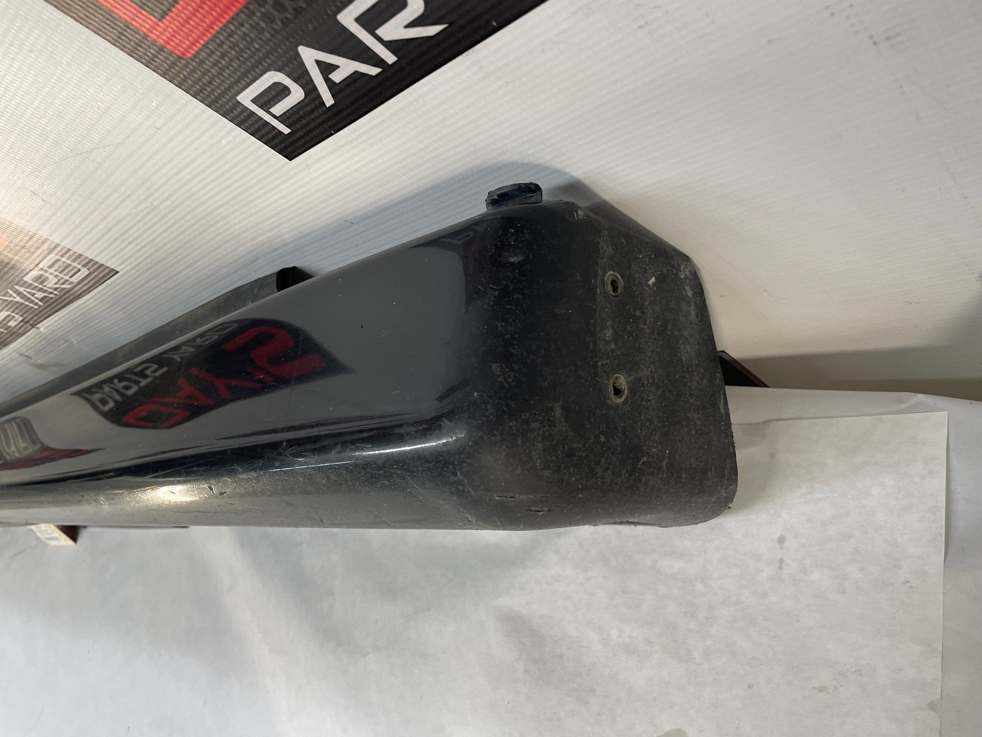 2004 Pontiac GTO RH Passenger Rocker Molding Side Skirt Panel Trim OEM - Day's Parts Yard