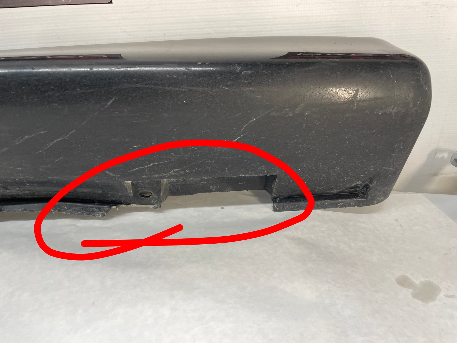 2004 Pontiac GTO RH Passenger Rocker Molding Side Skirt Panel Trim OEM - Day's Parts Yard
