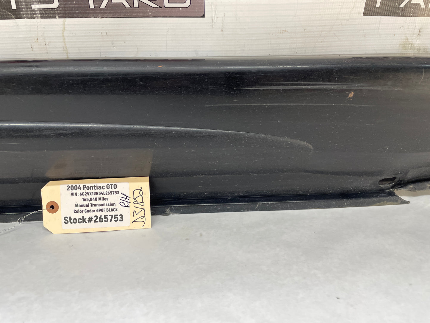 2004 Pontiac GTO RH Passenger Rocker Molding Side Skirt Panel Trim OEM - Day's Parts Yard