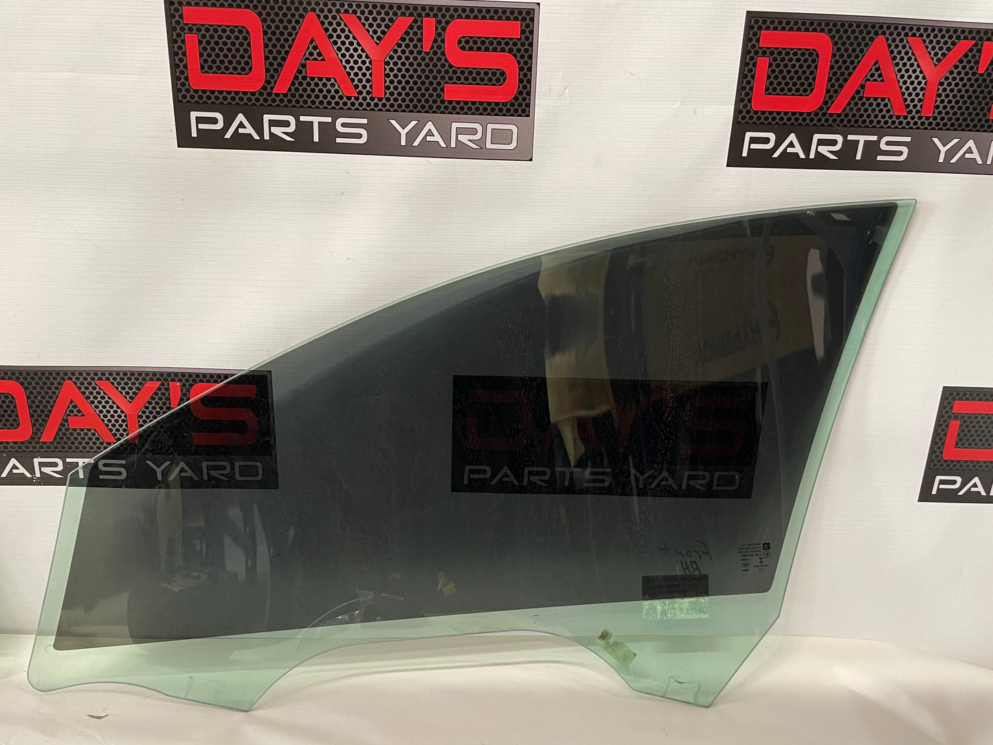 2015 Chevy SS Sedan Front RH Passenger Door Window Glass OEM - Day's Parts Yard