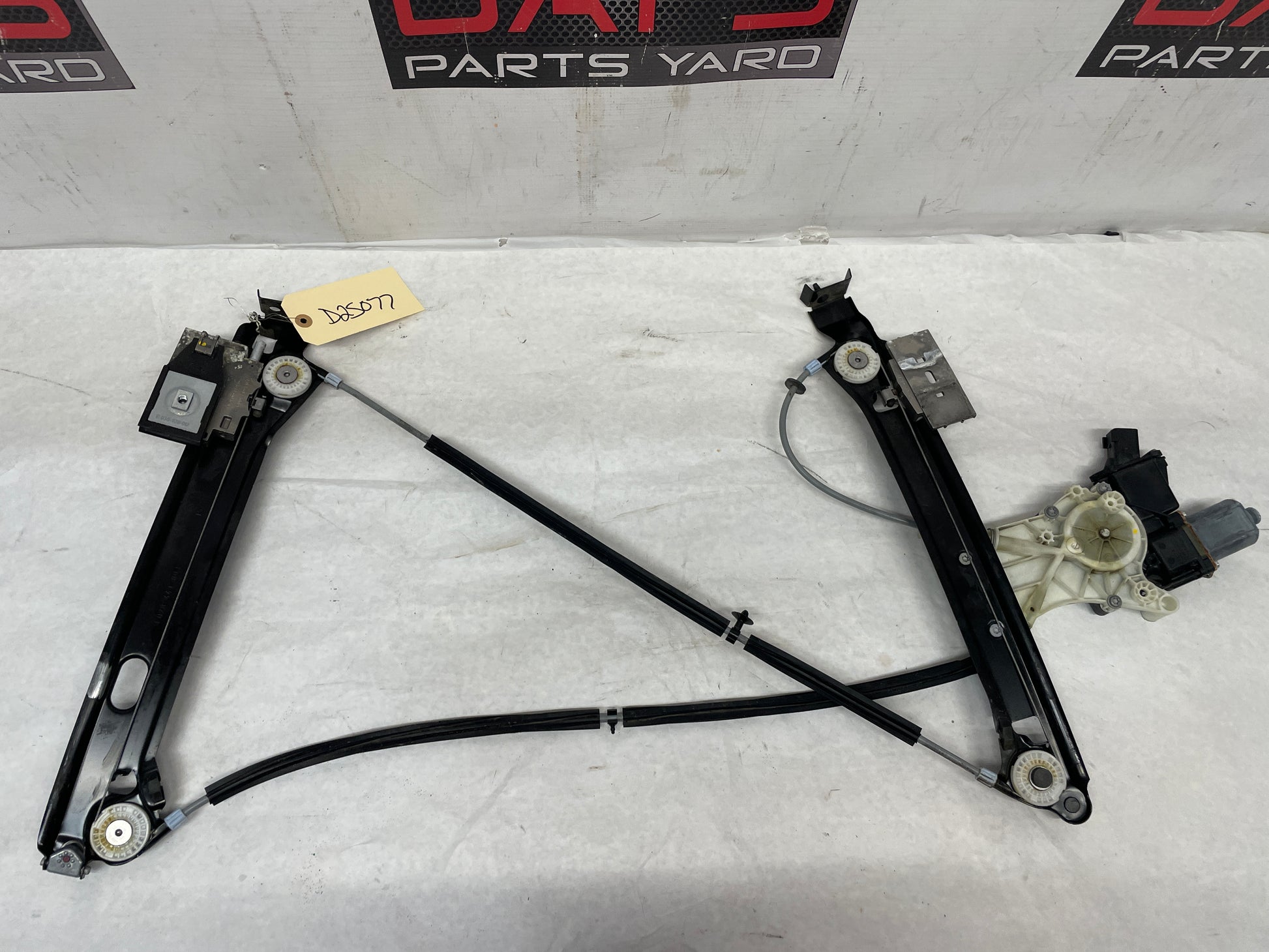 2013 Chevy Camaro ZL1 LH Driver Front Window Regulator w/ Motor OEM - Day's Parts Yard