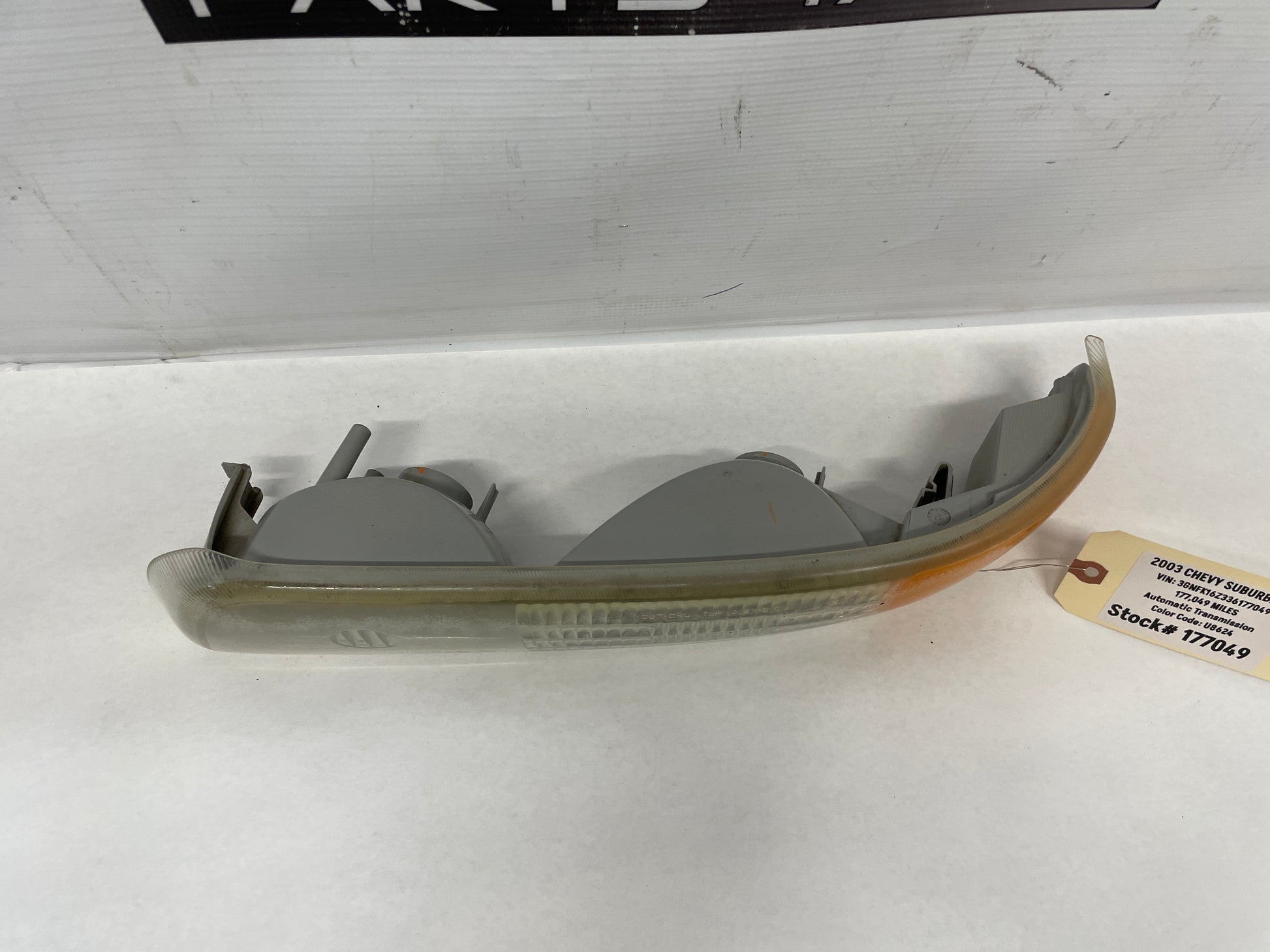2003 Chevy Suburban LH Driver Front Turn Signal Running Light Lamp OEM - Day's Parts Yard