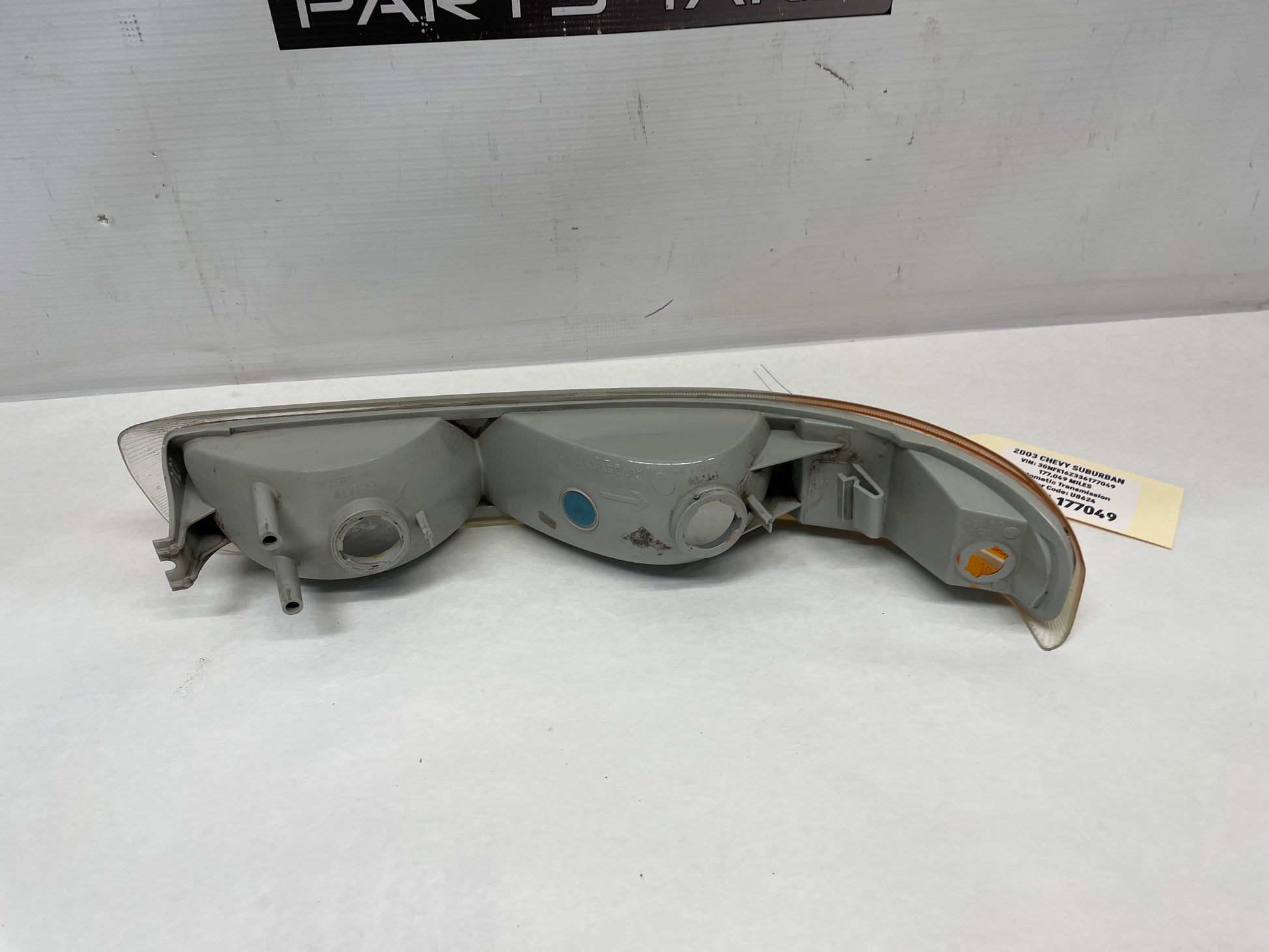 2003 Chevy Suburban LH Driver Front Turn Signal Running Light Lamp OEM - Day's Parts Yard