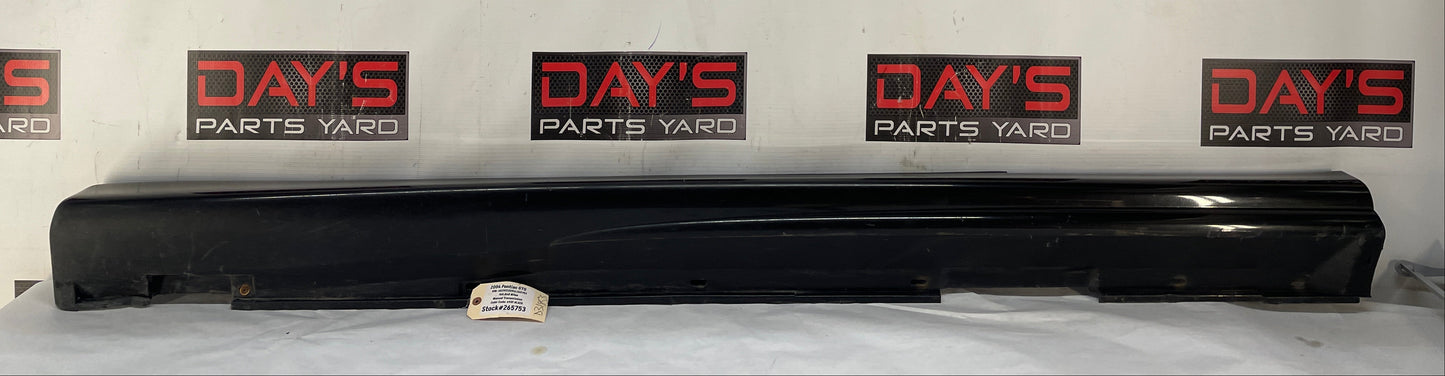 2004 Pontiac GTO LH Driver Rocker Molding Side Skirt Trim Panel OEM - Day's Parts Yard