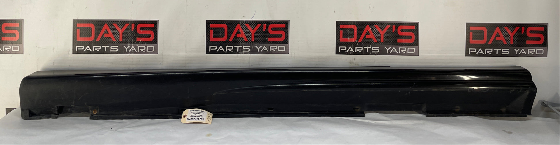 2004 Pontiac GTO LH Driver Rocker Molding Side Skirt Trim Panel OEM - Day's Parts Yard