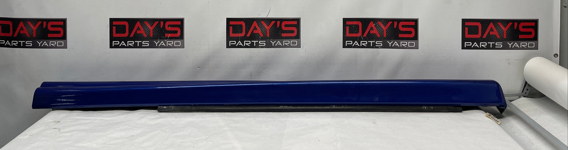 2005 Pontiac GTO LH Driver Rocker Molding Side Skirt Trim Panel OEM - Day's Parts Yard