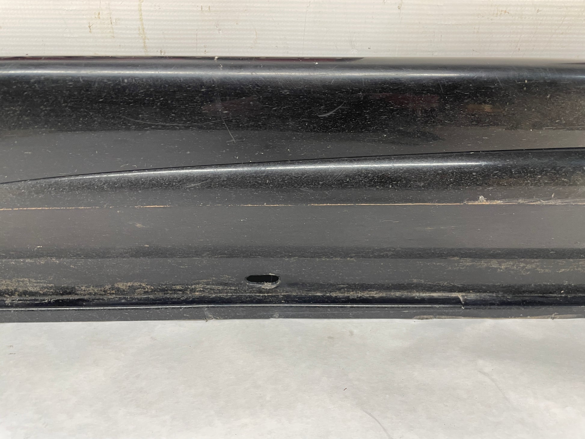 2004 Pontiac GTO LH Driver Rocker Molding Side Skirt Trim Panel OEM - Day's Parts Yard