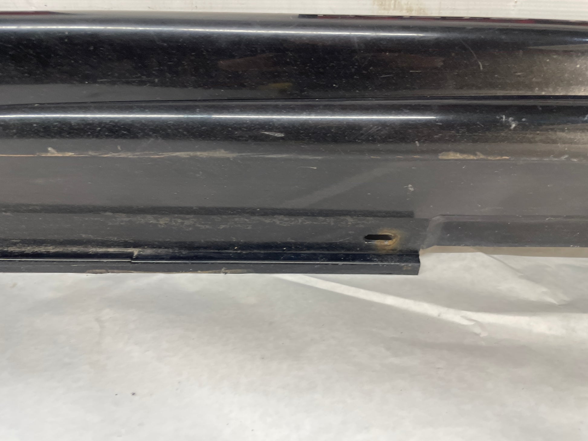 2004 Pontiac GTO LH Driver Rocker Molding Side Skirt Trim Panel OEM - Day's Parts Yard