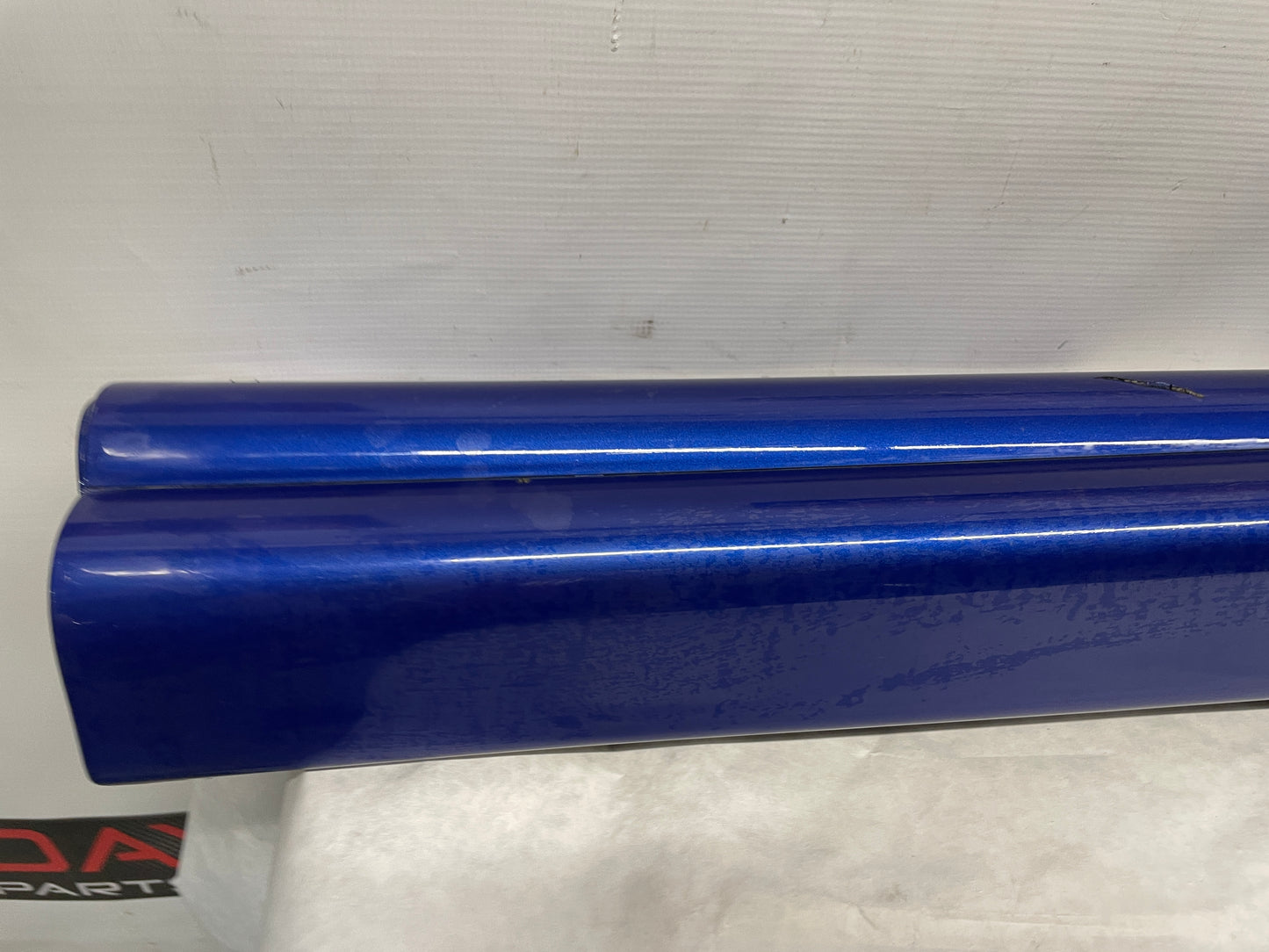 2005 Pontiac GTO LH Driver Rocker Molding Side Skirt Trim Panel OEM - Day's Parts Yard