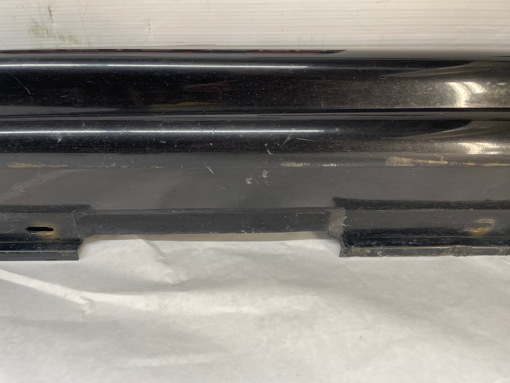 2004 Pontiac GTO LH Driver Rocker Molding Side Skirt Trim Panel OEM - Day's Parts Yard
