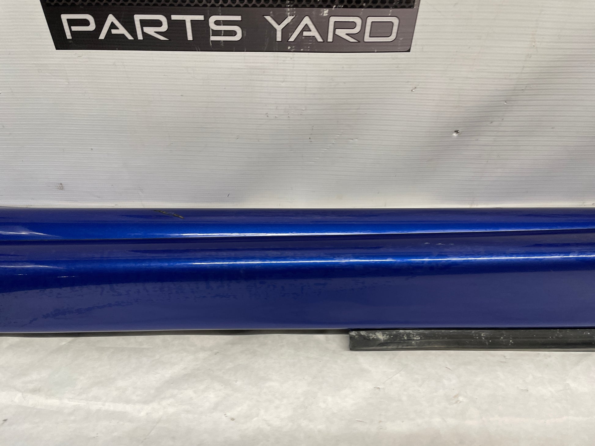 2005 Pontiac GTO LH Driver Rocker Molding Side Skirt Trim Panel OEM - Day's Parts Yard