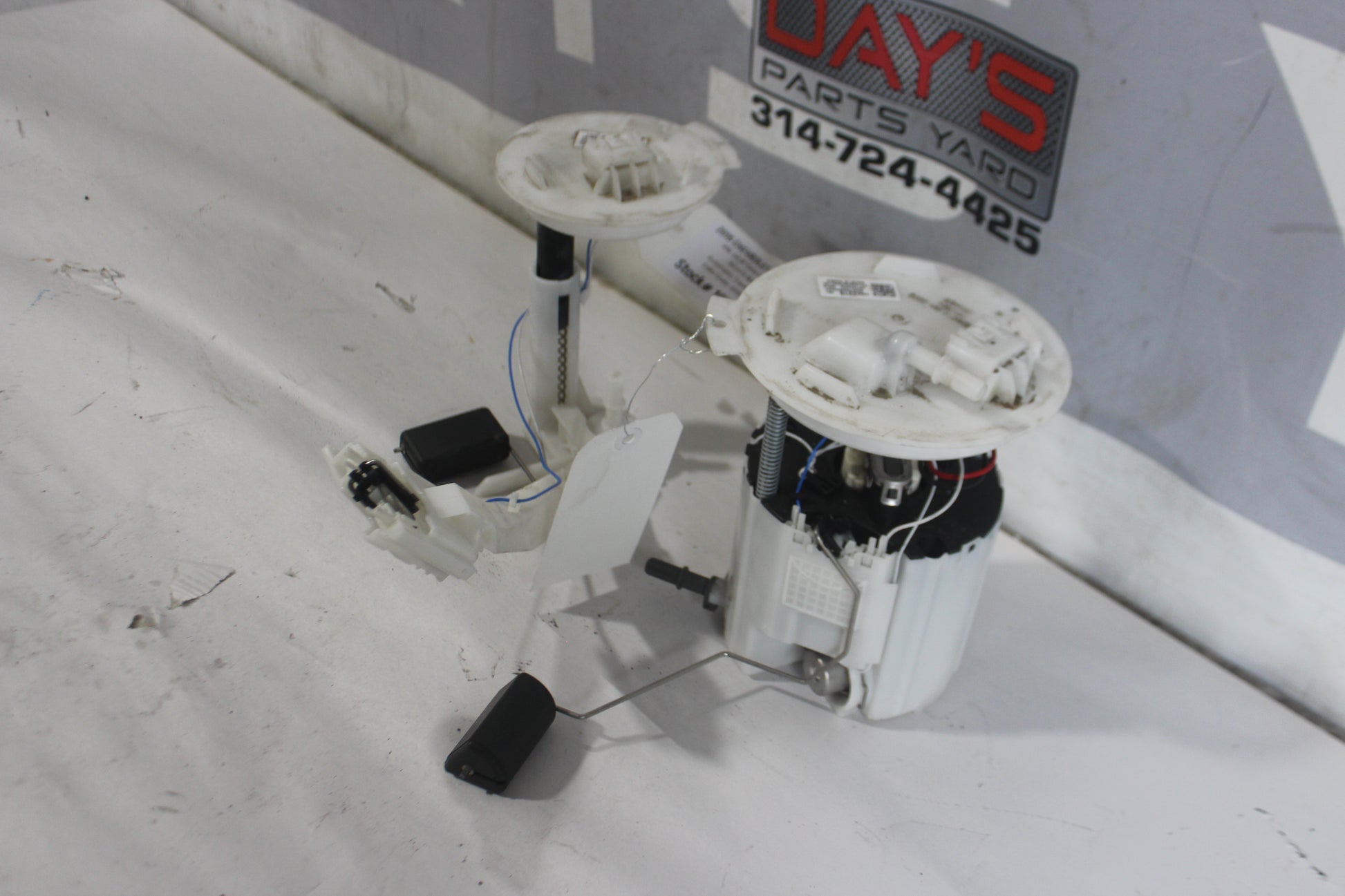 2015 Chevy SS Sedan  Fuel Pump and Level Sending Assembly OEM - Day's Parts Yard