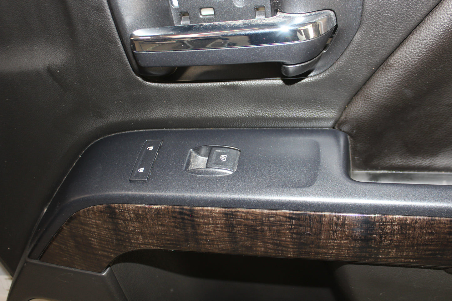 2014 GMC Sierra K1500 Denali Front RH Passenger Door Panel OEM - Day's Parts Yard