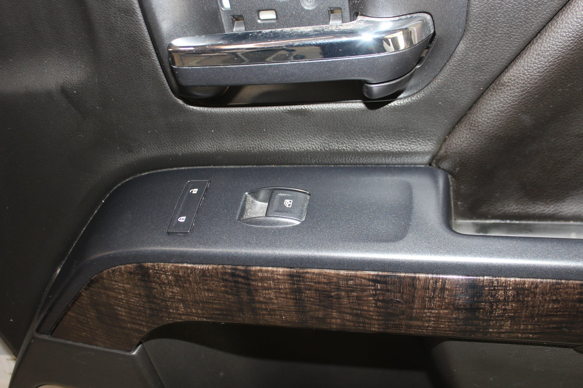 2014 GMC Sierra K1500 Denali Front RH Passenger Door Panel OEM - Day's Parts Yard