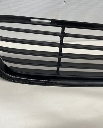 2004 Pontiac GTO Front Bumper Lower Grille Grill Assembly OEM