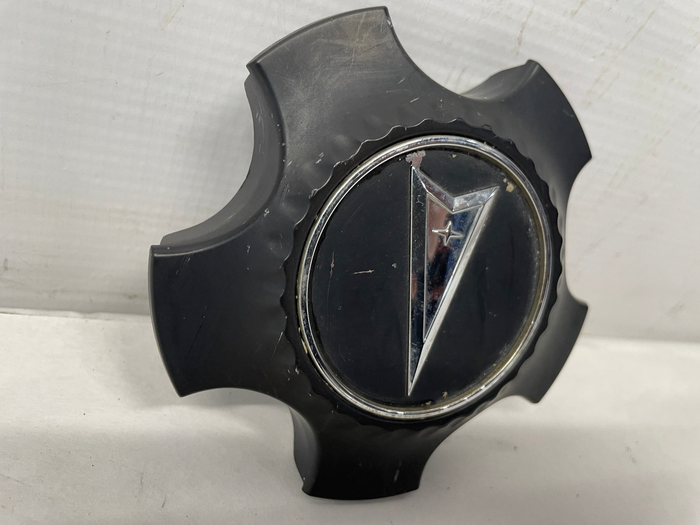 2008 Pontiac G8 GT Wheel Center Cap OEM - Day's Parts Yard