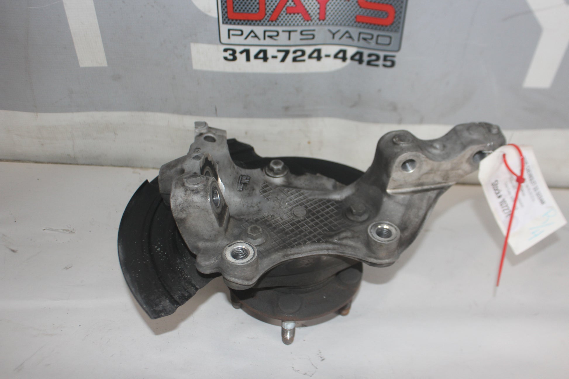 2015 Chevy SS Sedan RH Passenger Front Spindle Knuckle Assembly OEM - Day's Parts Yard