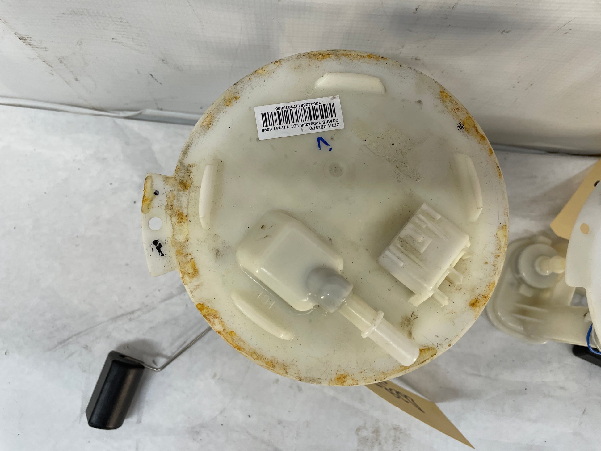 2013 Chevy Caprice PPV Fuel Pump and Level Sending Unit Assembly OEM - Day's Parts Yard