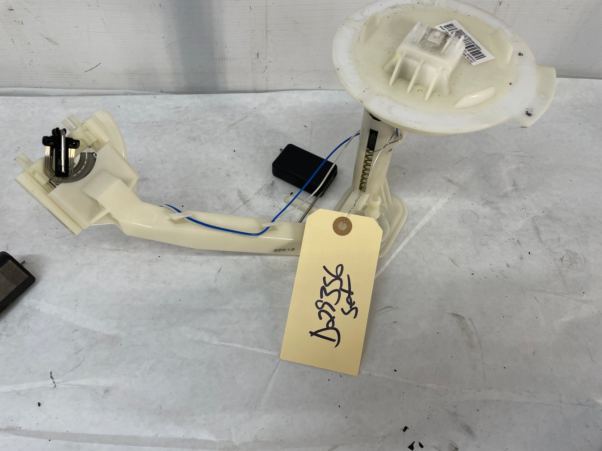 2013 Chevy Caprice PPV Fuel Pump and Level Sending Unit Assembly OEM - Day's Parts Yard