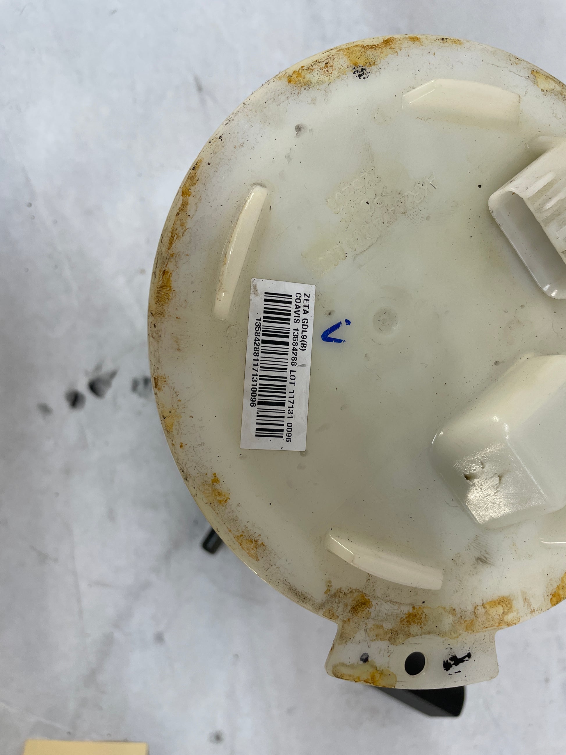 2013 Chevy Caprice PPV Fuel Pump and Level Sending Unit Assembly OEM - Day's Parts Yard