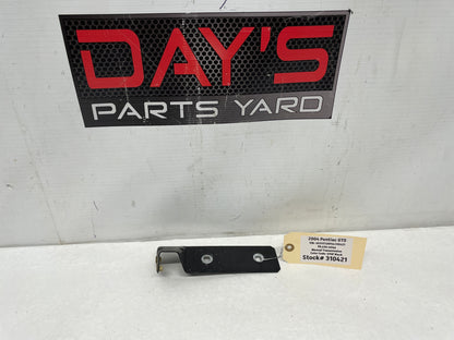 2004 Pontiac GTO LH Driver  Fender Side Skirt Rocker Molding Support Bracket OEM - Day's Parts Yard