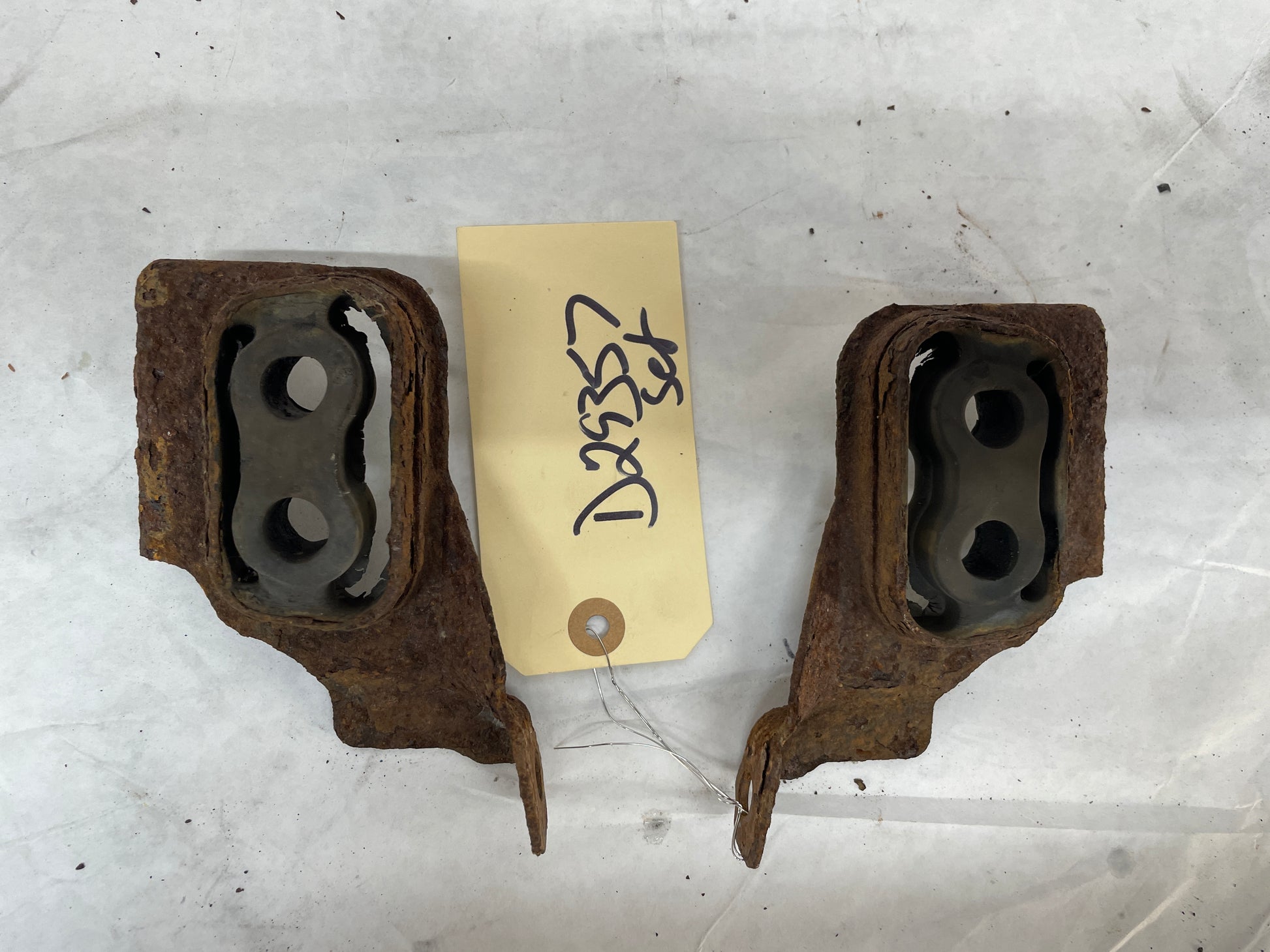 2013 Chevy Caprice PPV Exhaust Muffler Hanger Set OEM - Day's Parts Yard