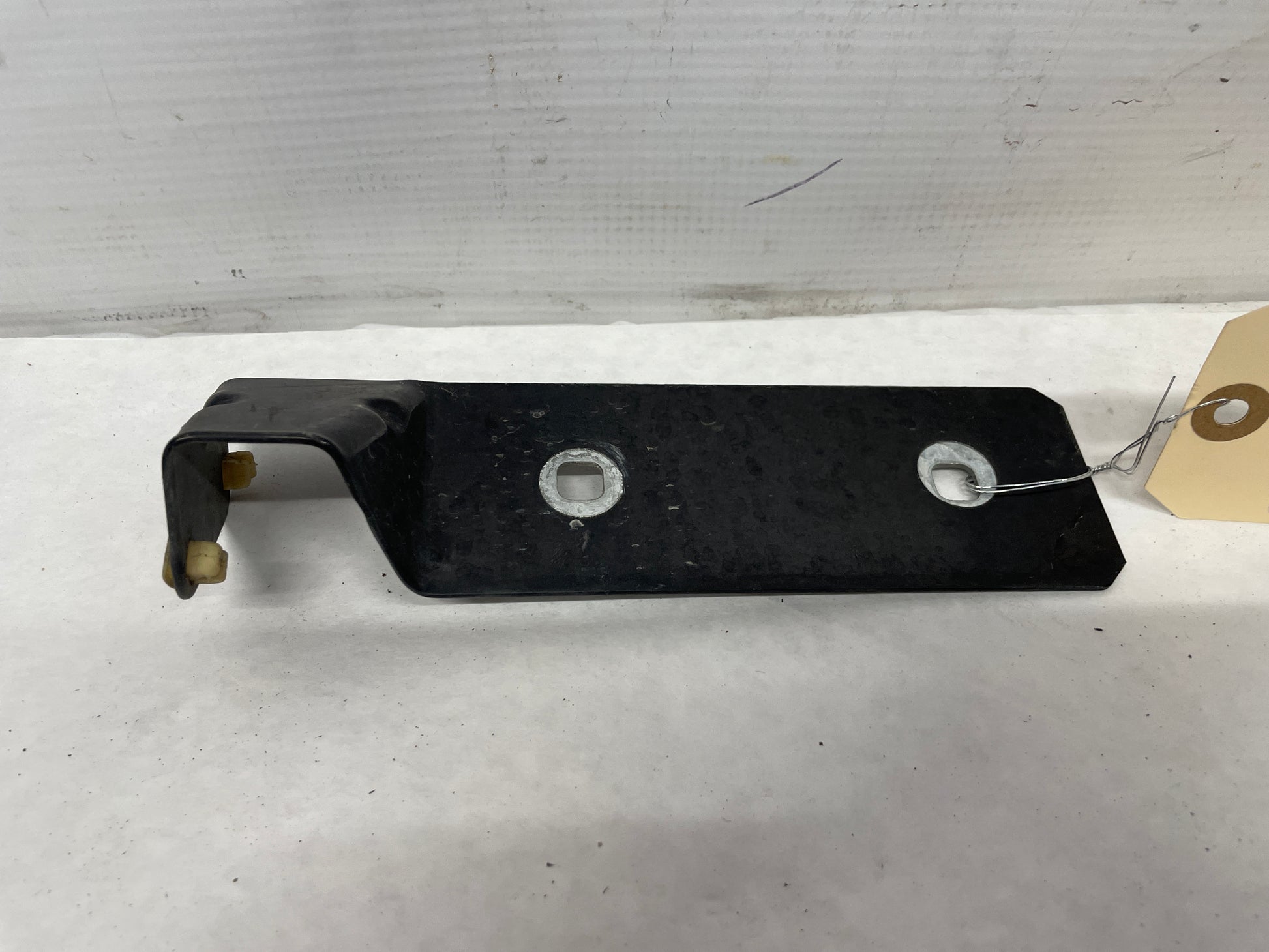2004 Pontiac GTO LH Driver  Fender Side Skirt Rocker Molding Support Bracket OEM - Day's Parts Yard