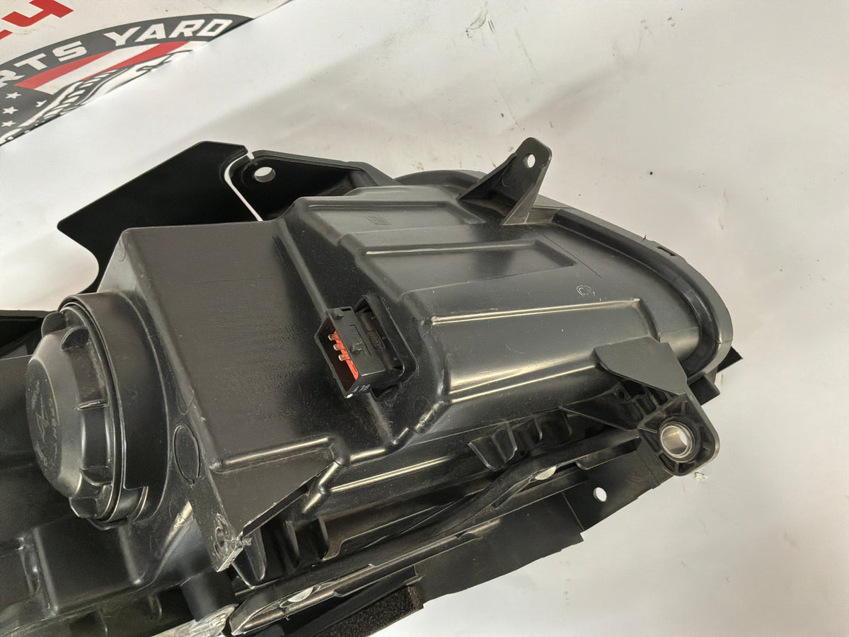Lh headlight - Day's Parts Yard