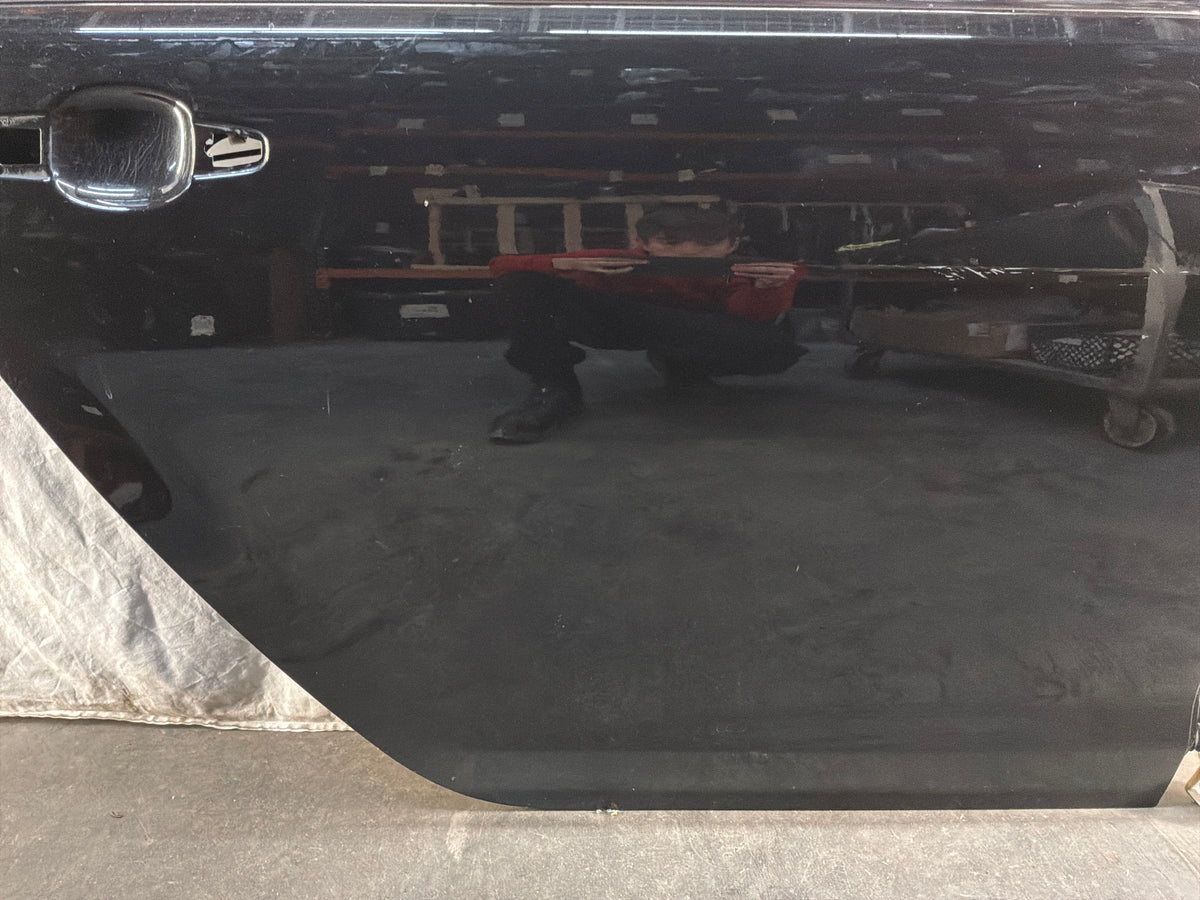Rh rear door - Day's Parts Yard