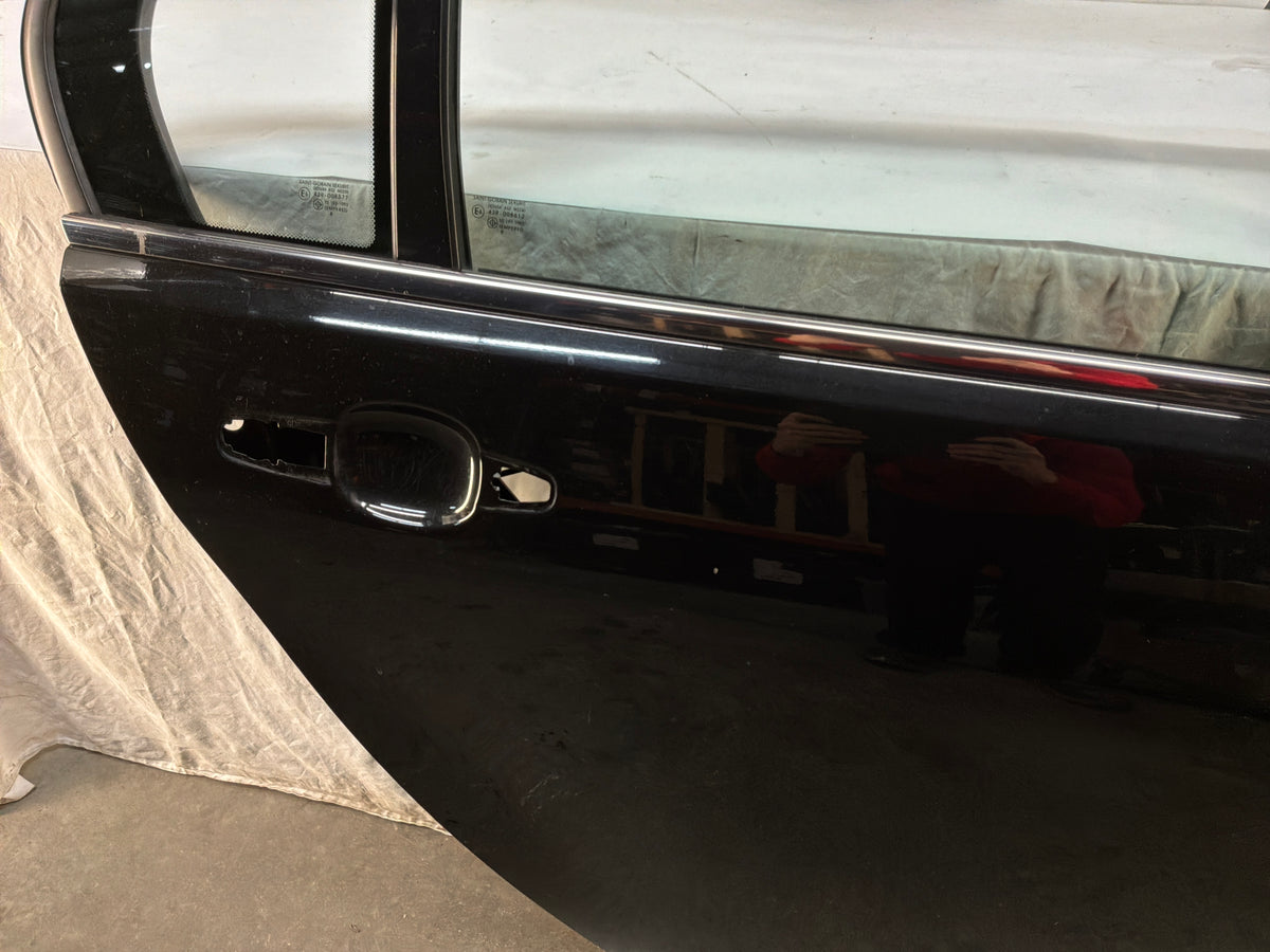 Rh rear door - Day's Parts Yard