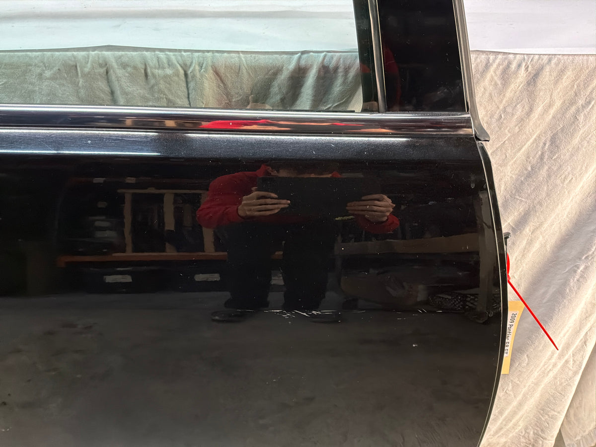 Rh rear door - Day's Parts Yard