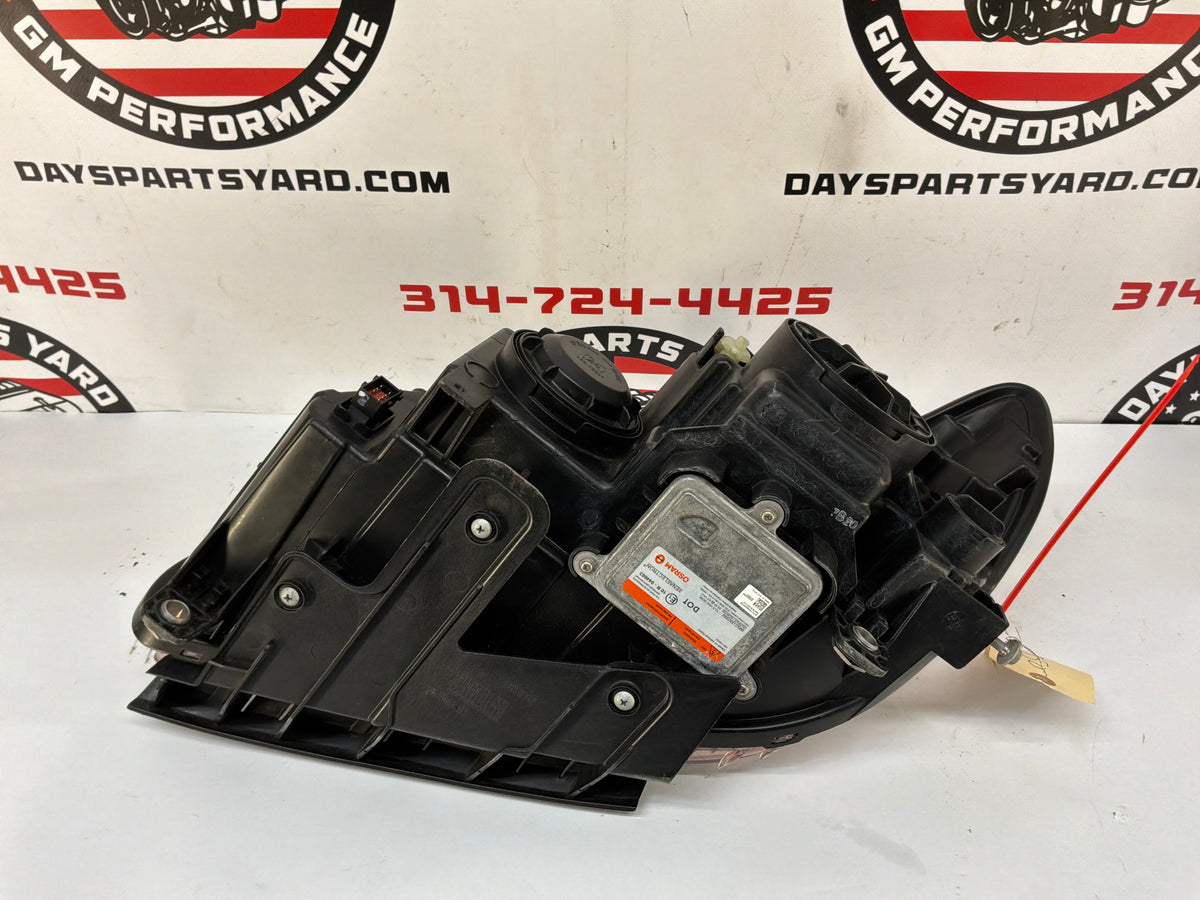 Rh headlight - Day's Parts Yard