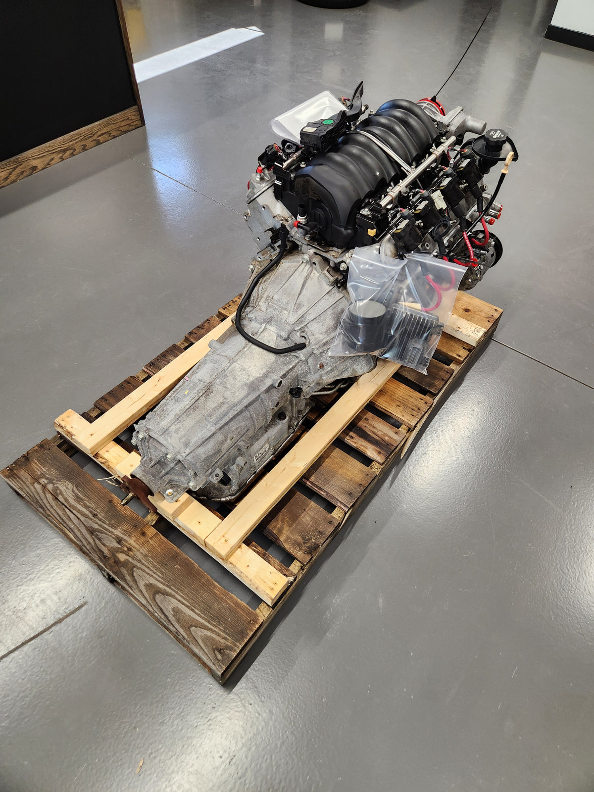 6.0L L77 L76 LS2 Engine 6L80 Automatic Transmission Drivetrain Pullout 355HP 123k
